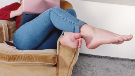 PERFECT FEET JOI FROM A LITTLE GODDESS - WORSHIP THAT PRETTY PRINCESS SOLES