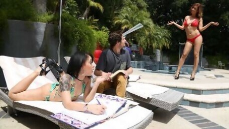 Handjob trailer withHolly Hendrix and Isis Love from MomsTeens